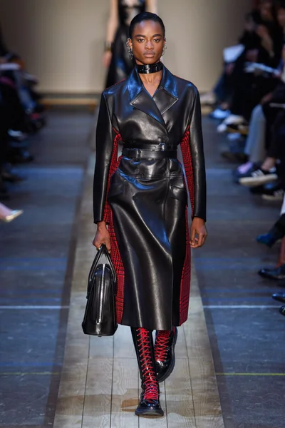 Look 12